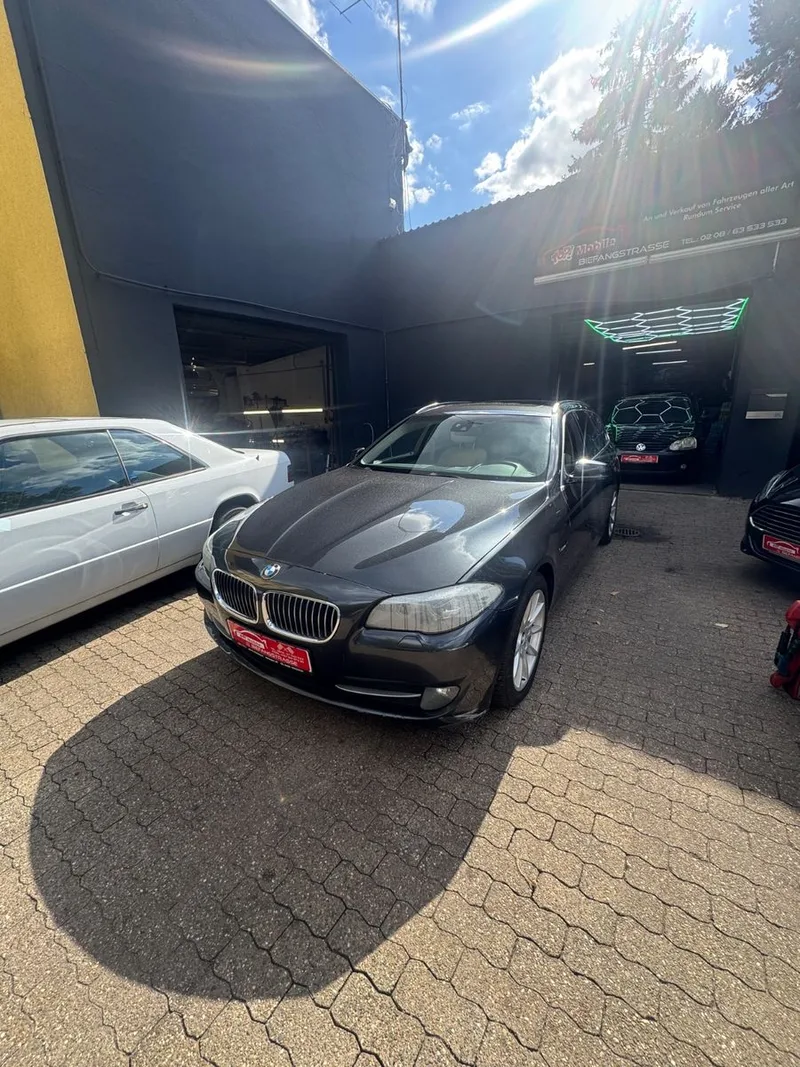 BMW 520 5 Touring 520 d AT-Motor, Grau, Baujahr 2011